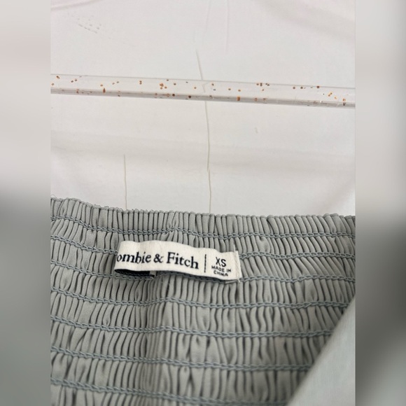 Abercrombie & Fitch Green Satin Crop top Size XS Like New - Picture 4 of 5